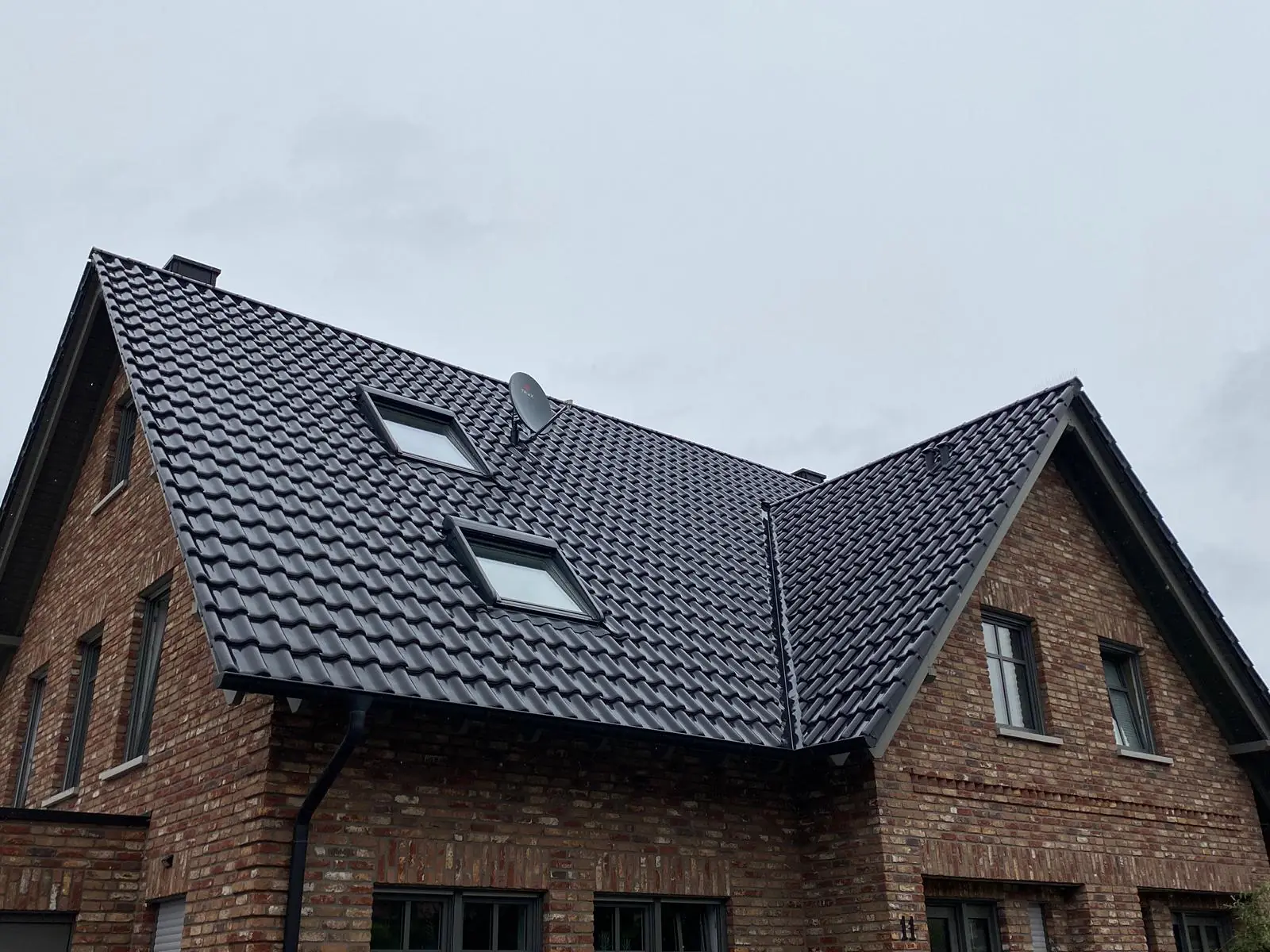 Klinkerhaus vor der Montage, Dach ohne Solarmodule