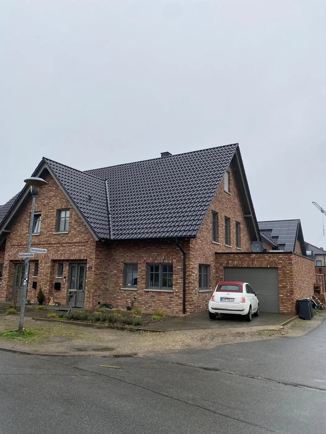 Klinkerhaus vor der Montage, Ansicht von der Straße
